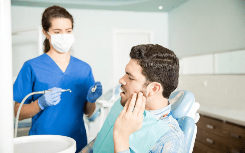 Cracked Tooth Diagnosis By Emergency Dentist